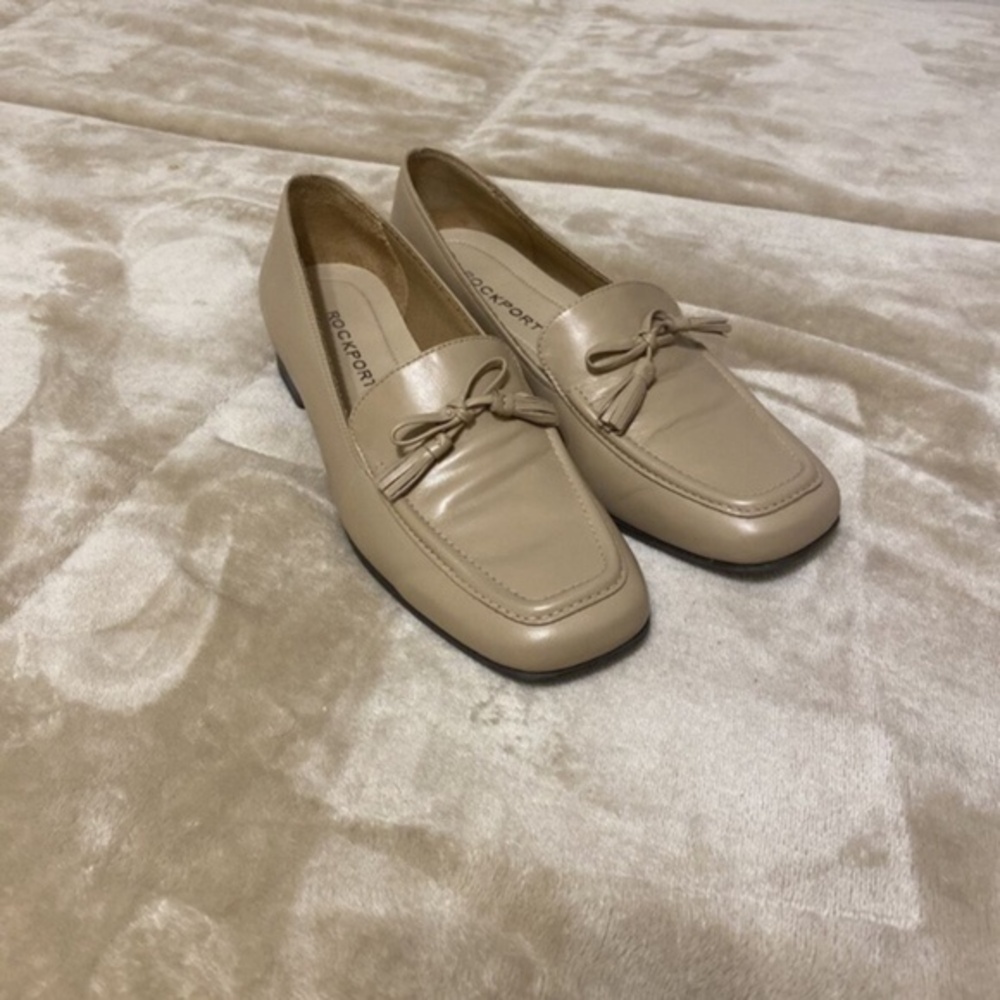 Rockport Size 6.5M Solid Beige Leather Tasseled Loafers - EUC